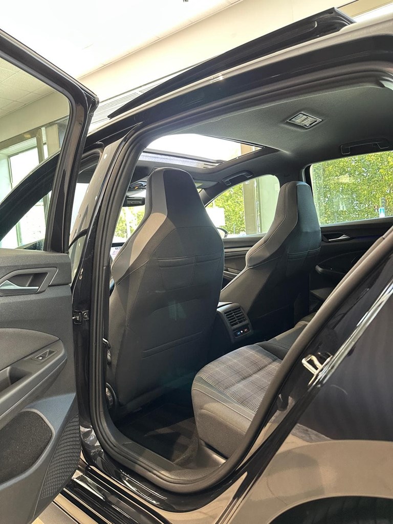 Foto 23 VW GOLF 8 GTD 200CV DSG 