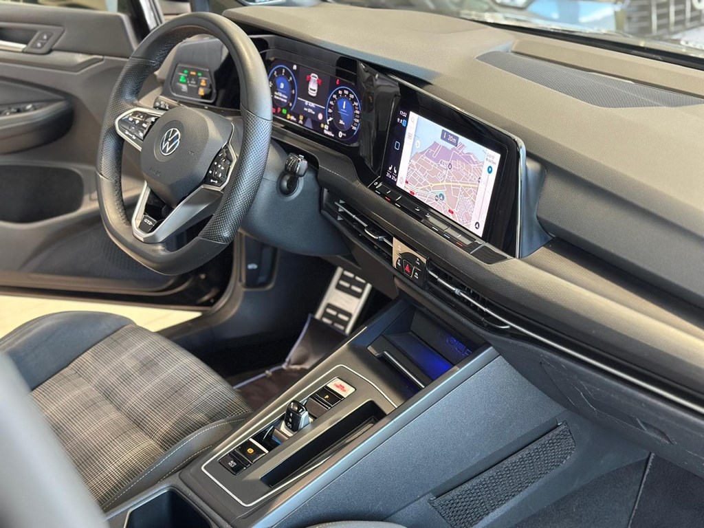 Foto 27 VW GOLF 8 GTD 200CV DSG 